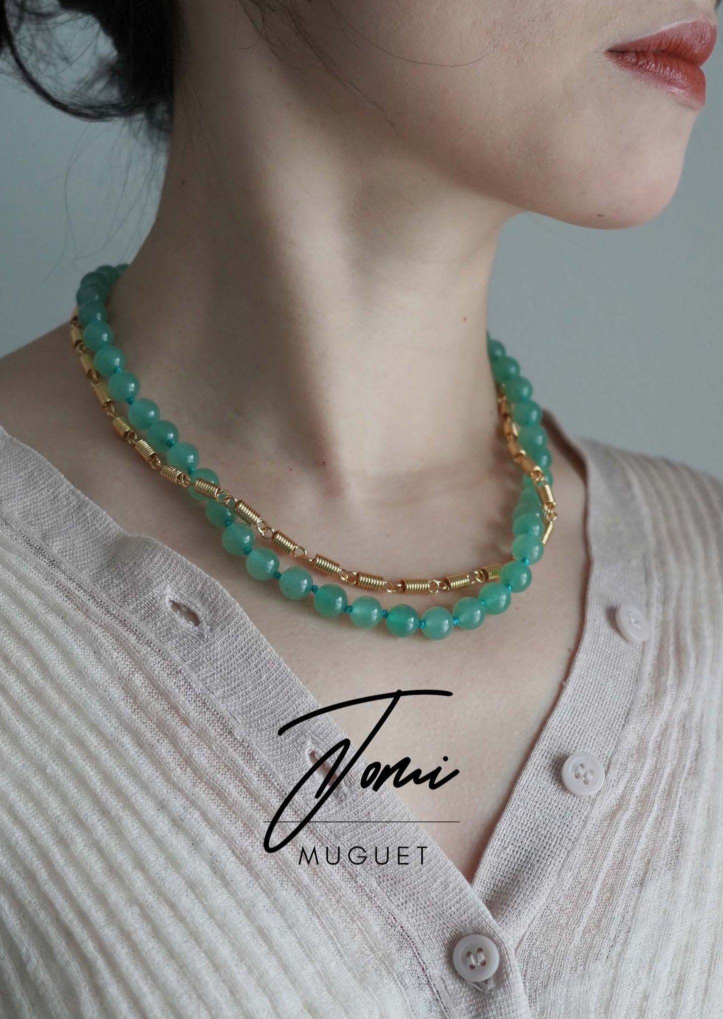 2 Ways - Natural green stones and gold plated spring necklace